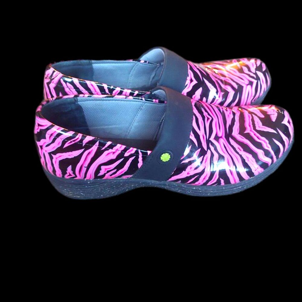 Work Wonders by Dansko Pink Zebra Nurse Clogs Slip Resistant Women’s 12 EU44